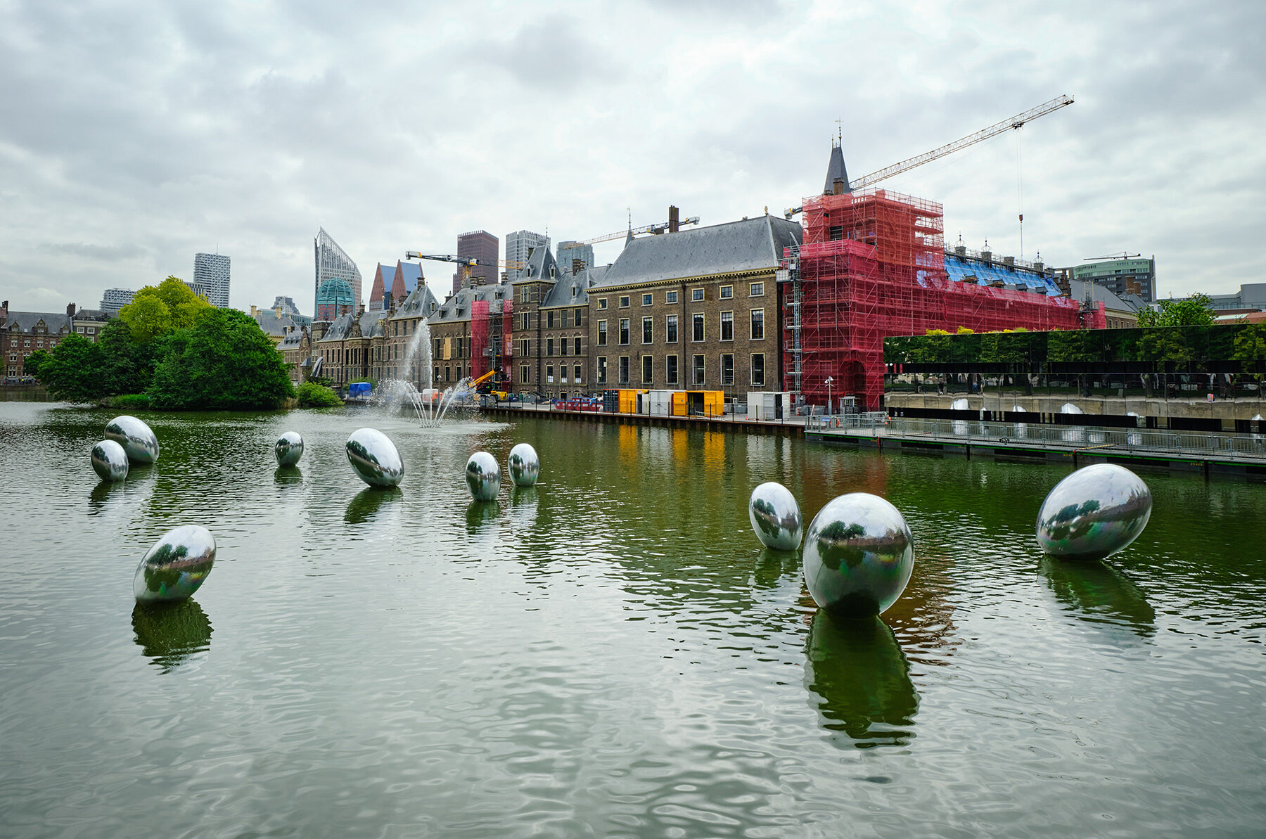 hague-blowup-jubilee-inflatable-art-installations-designboom-08a
