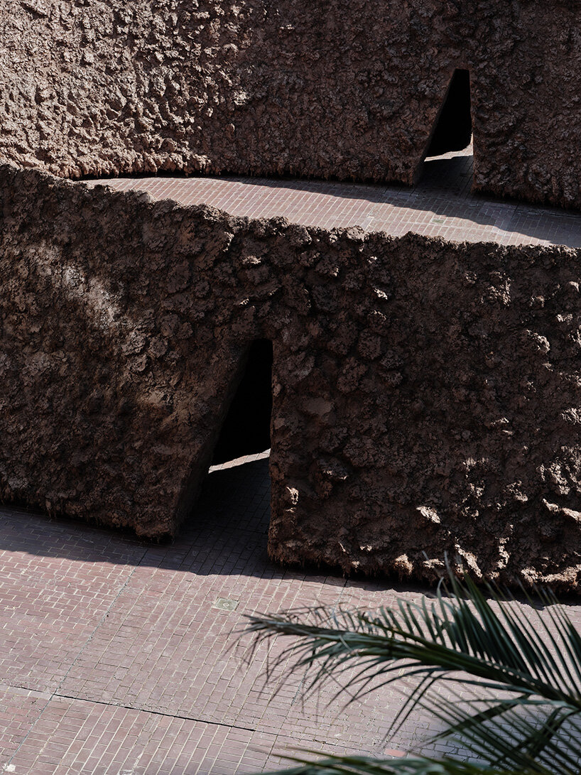 delcy morelos softens barbican's brutalist concrete with earth and spice installation - 9