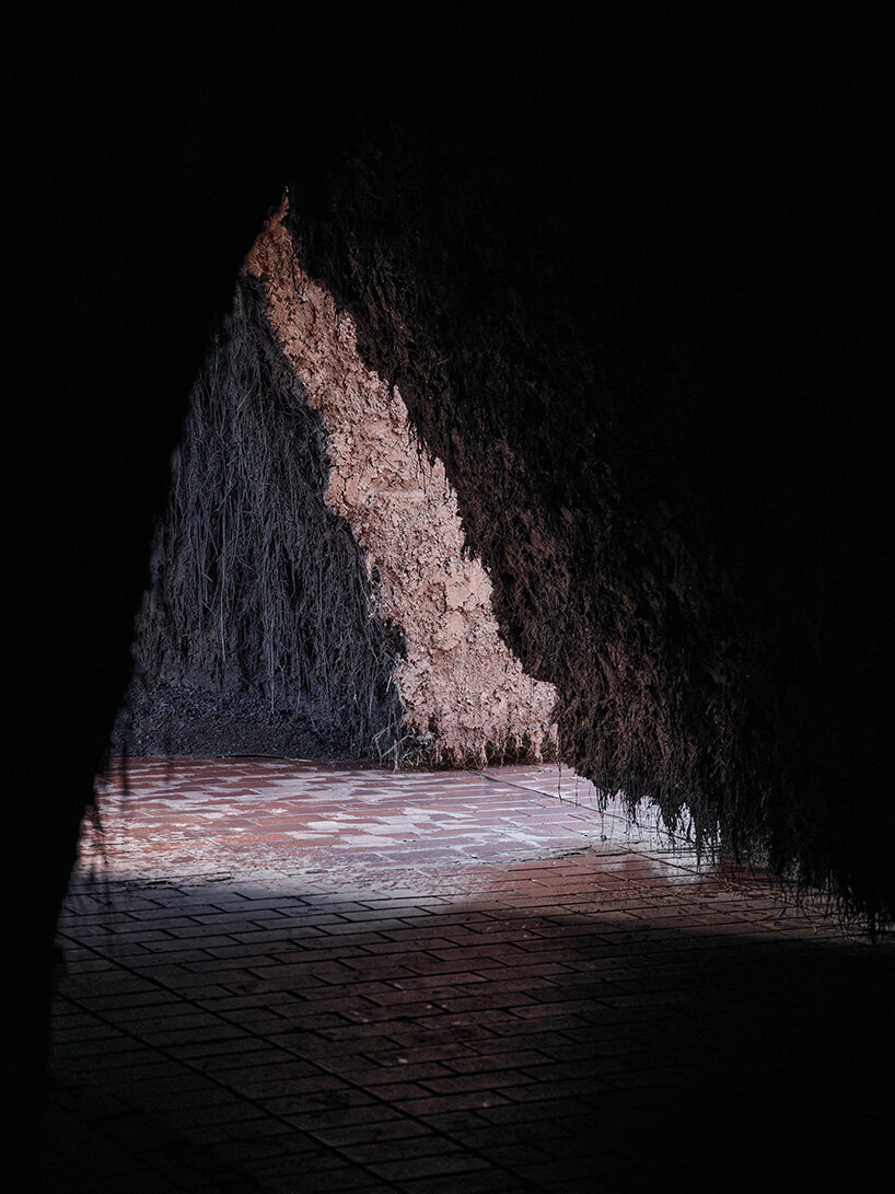 delcy morelos softens barbican's brutalist concrete with earth and spice installation - 14