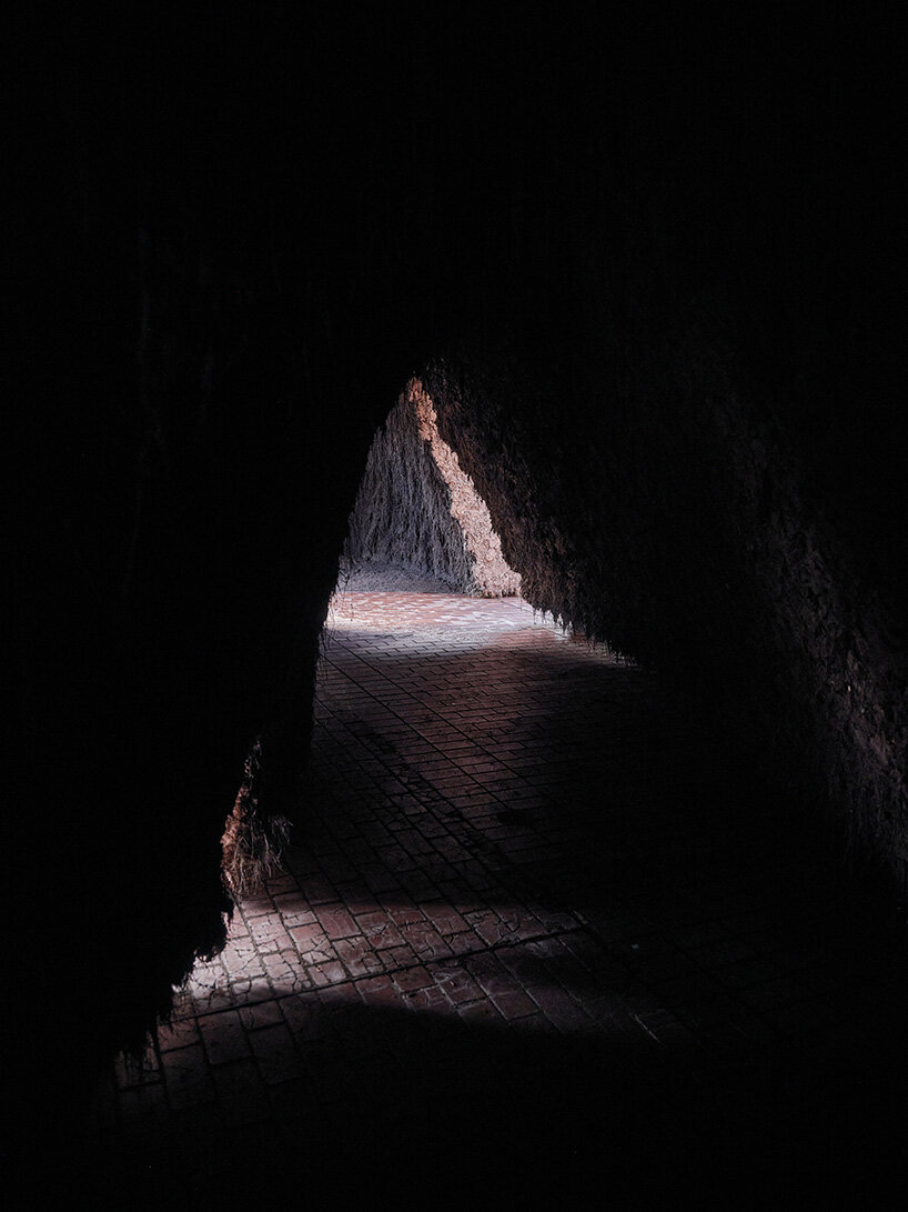 delcy morelos softens barbican's brutalist concrete with earth and spice installation - 13