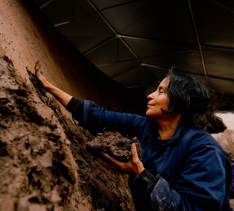 delcy morelos softens barbican's brutalist concrete with earth and spice installation - 16