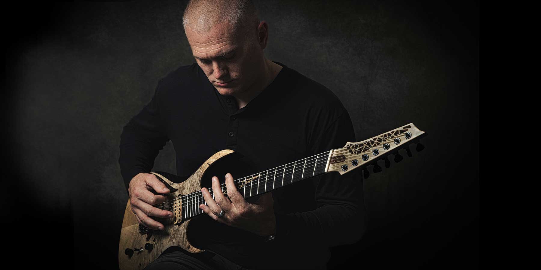 omer-deutsch-natural-geometrics-handcrafted-guitars-designboom-1800-2