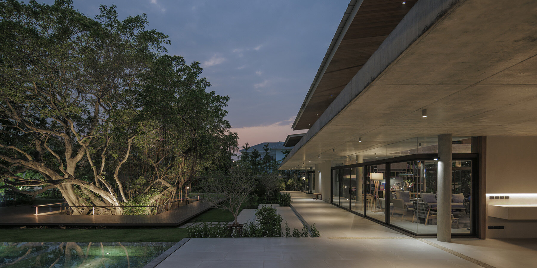 saikhoo-house-anonym-studio-samut-prakarn-thailand-banyan-trees-designboom-1800-3