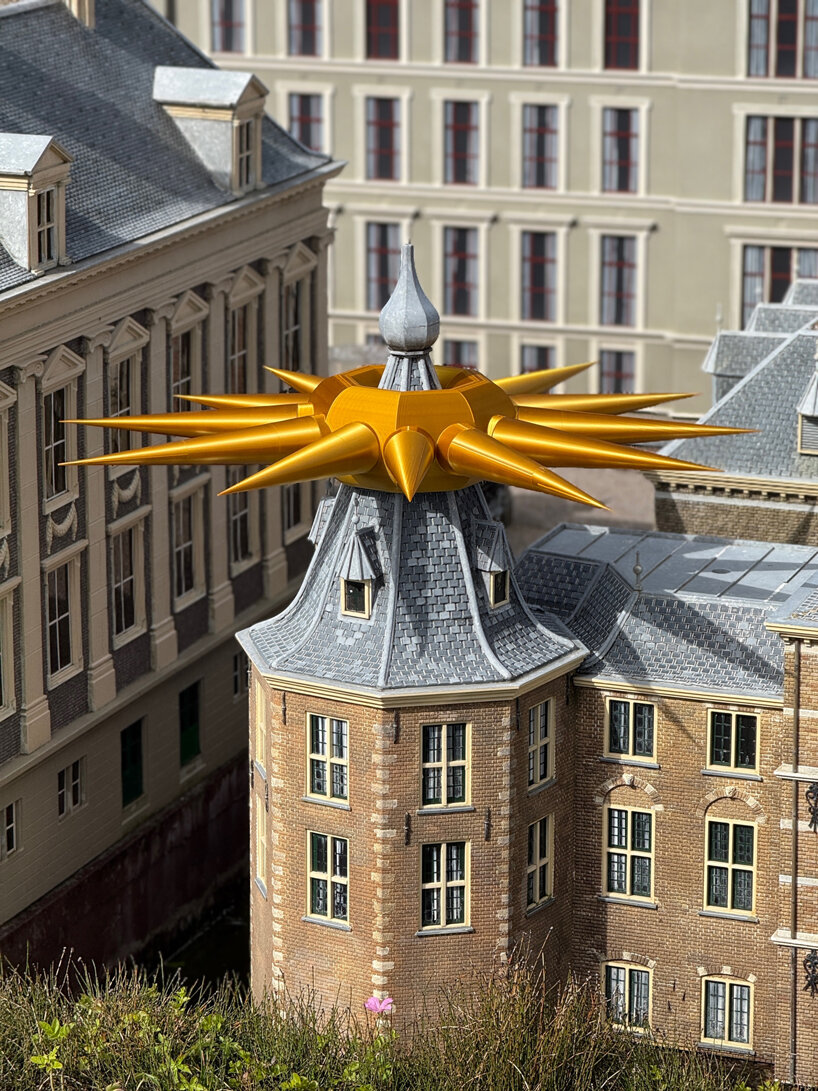 giant inflatable artworks turn the hague into an open-air museum during blowup jubilee - 2