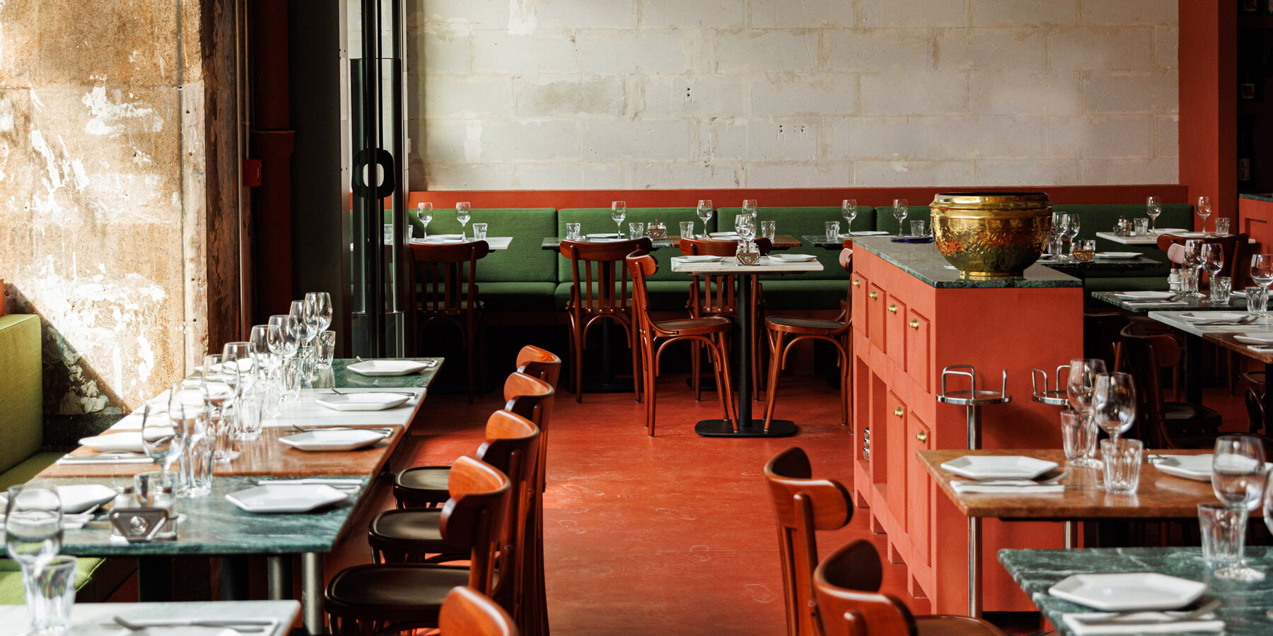 trail-practice-ypseli-restaurant-deli-paris-france-designboom-1800-2