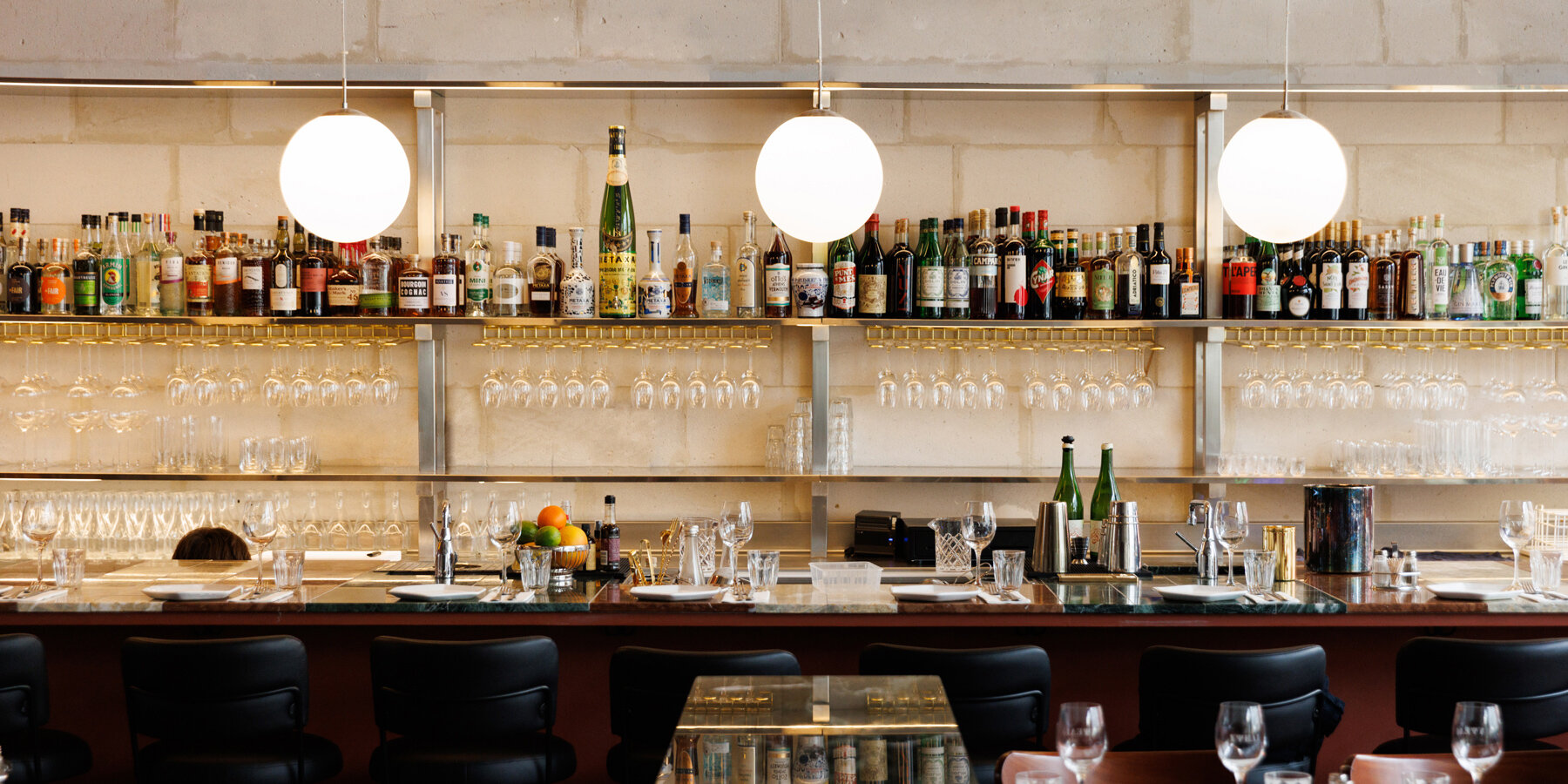 trail-practice-ypseli-restaurant-deli-paris-france-designboom-1800-3