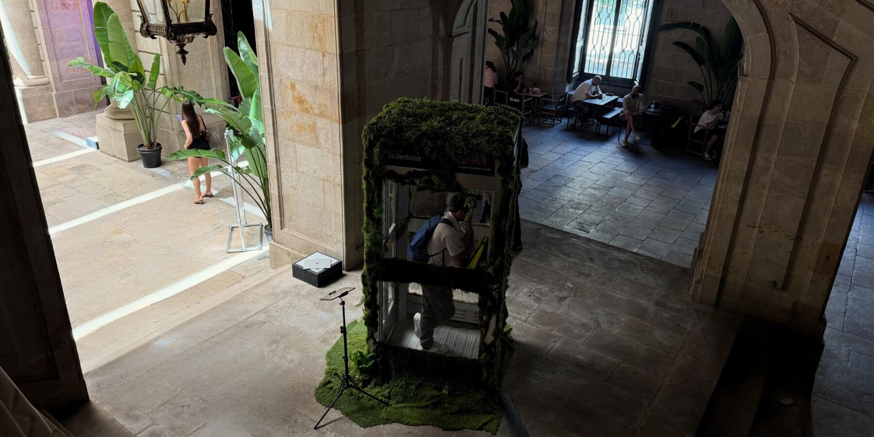 2147-a-voice-from-the-future-reclaimed-moss-payphone-ai-interface-designboom-1800-2