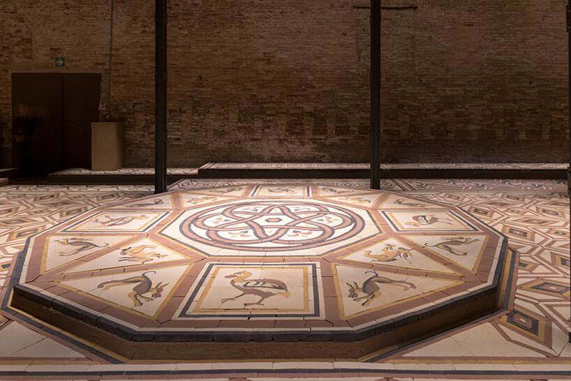 29,000 hand-crafted clay bricks narrate shared histories at the saudi arabia pavilion in venice - 8