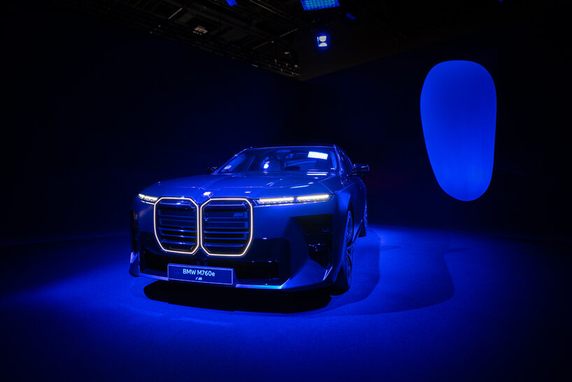 mist-filled bubbles grow out of A.A.murakami's SYMBIOSIS installation for BMW at art basel - 5