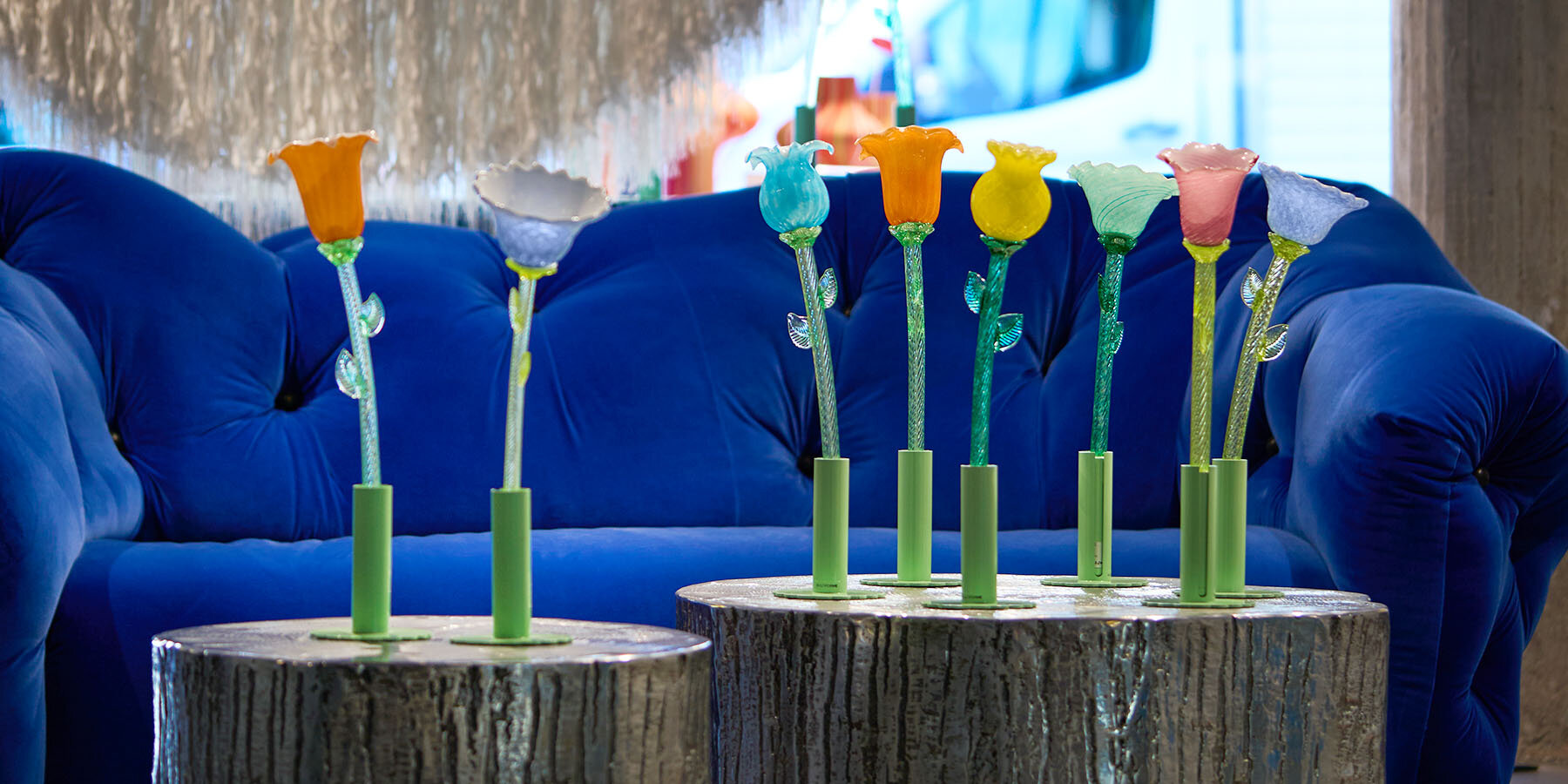 alessandra-baldereschi-multiforme-flowers-wonderland-collection-six-glass-flowers-portable-table-lamps-designboom-1800-2