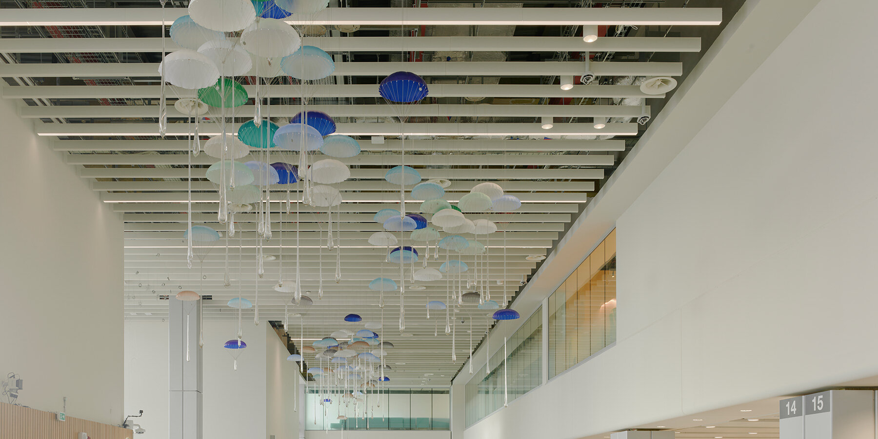 atmospheric-reflections-north-suspended-installation-lazerian-manchester-airport-terminal-2-designboom-1800-4