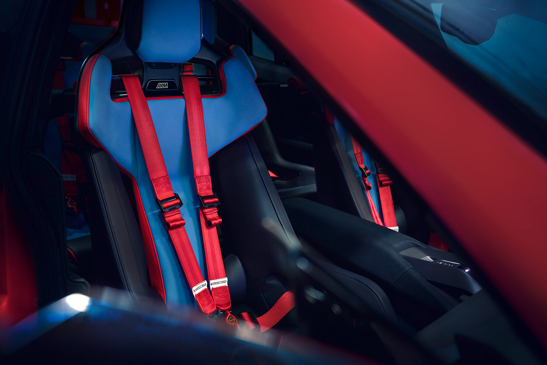 bmw-m-concept-neue-klasse-motorsport-future-electric-performance-cars-designboom-large02