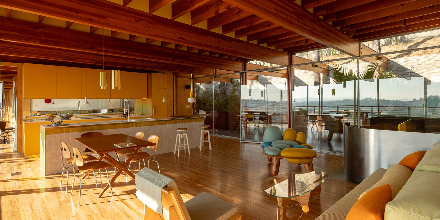 cantilevered beams and slender posts form cano house in los angeles
