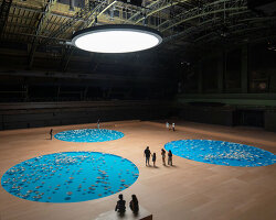 hundreds of ceramic bowls form dreamy aquatic soundscape at NYC's park avenue armory
