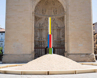 a colorful mast emerges from sand dunes as concéntrico brings a temporary beach to logroño