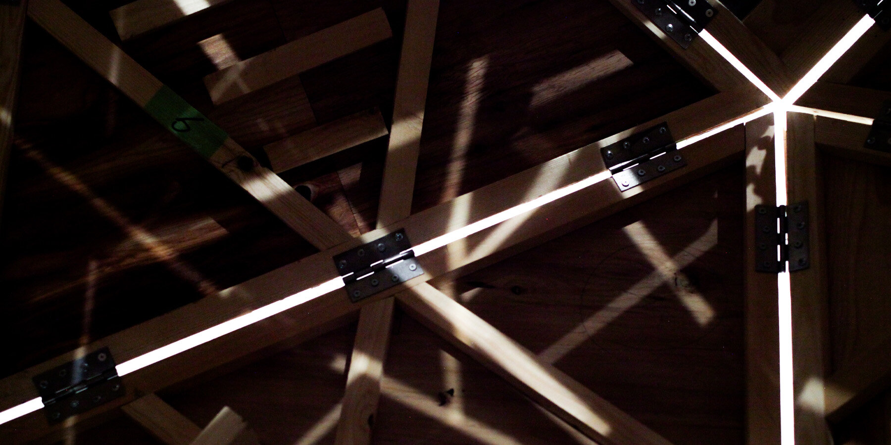 disassembly-memory-go-izumita-abandoned-shed-rural-japan-monumental-sculpture-designboom-1800-3