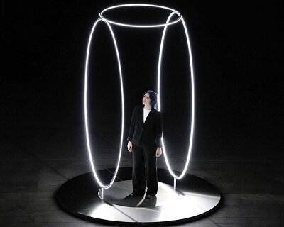 karolina halatek’s installation transforms light into an immersive architectural field in istanbul