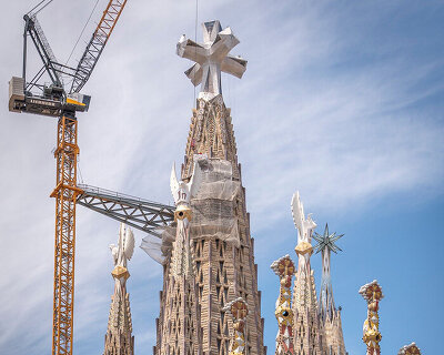 sagrada família inaugurates 176-meter tower on centenary of gaudí's death
