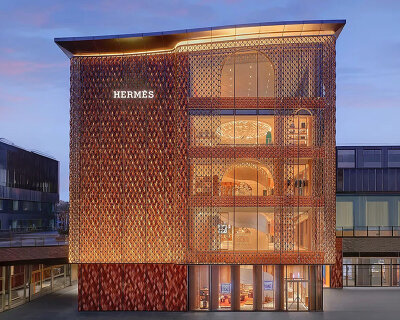 Hermès beijing flagship wrapped in a rose-pink ceramic veil by mamou-mani