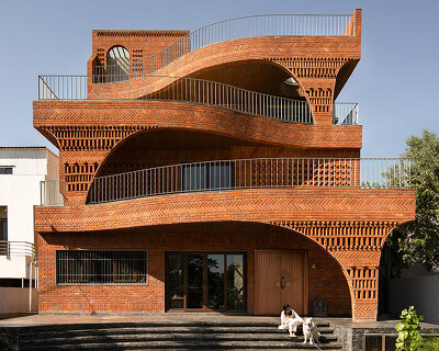 brick chambers and cavernous passages shape this 'anthill' house in india