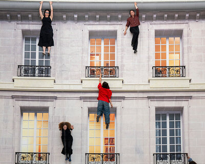 leandro erlich fills paris's grand palais with immersive illusions that challenge reality