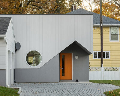a swooping facade line reinterprets suburban split-level homes in new jersey