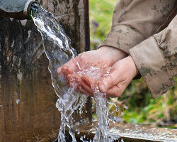 self-powered floating capsule disinfects drinking water without batteries or chemicals