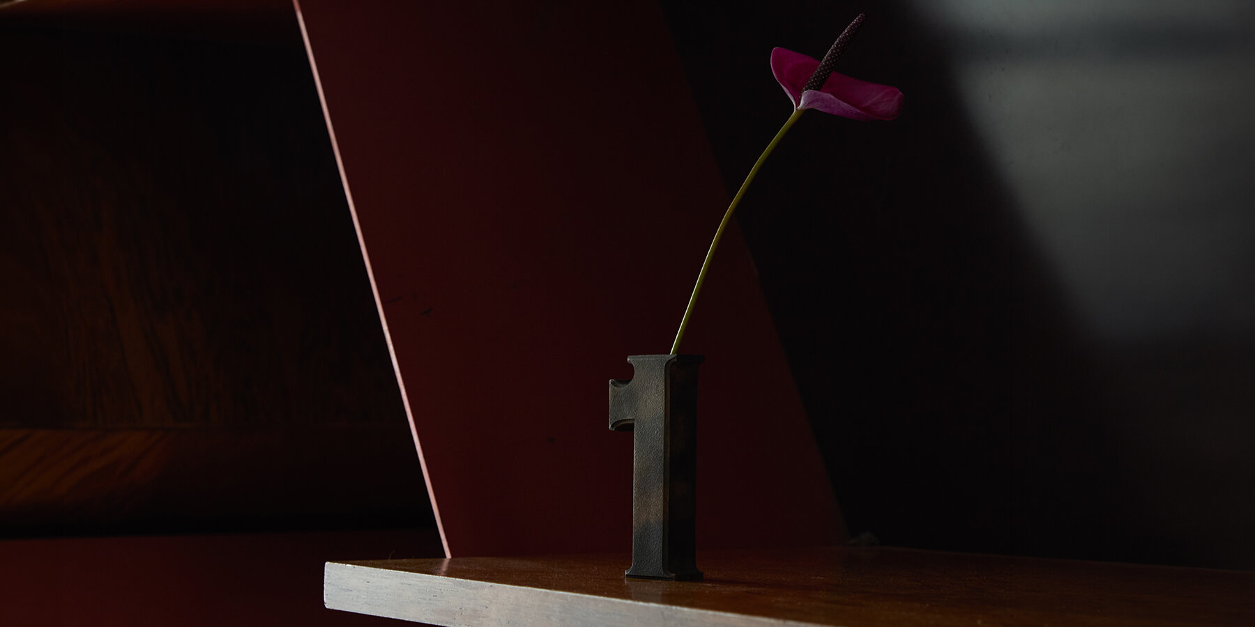 single-stem-vases-number-1-porcelain-bronze-wood-kumanote-1rin-designboom-1800-3