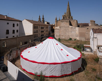 smiljan radić pitches a chilean circus tent in spain for concéntrico 2026