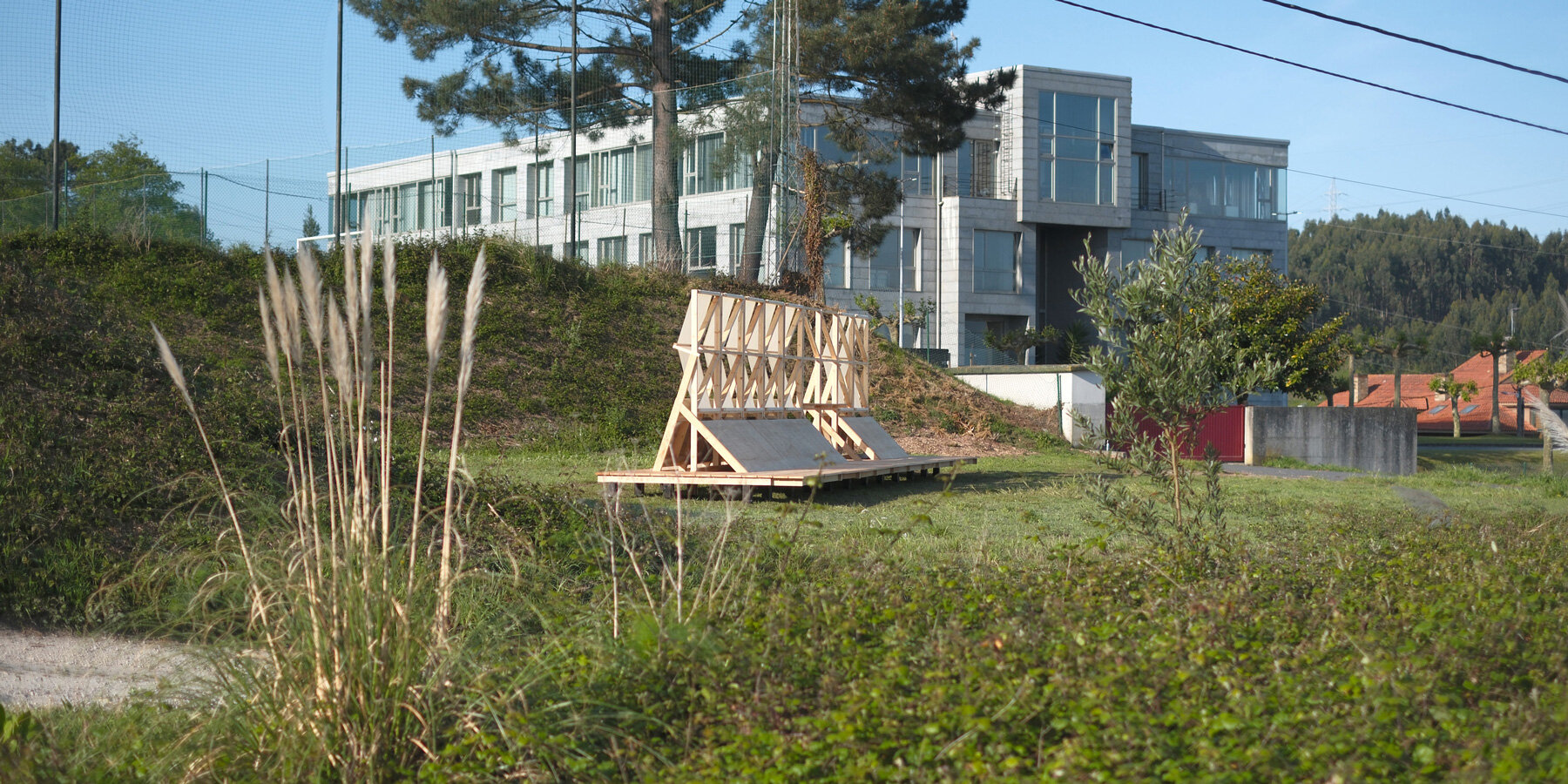 un-obradoiro-hands-on-design-build-workshop-wood-fabric-cesuga-erazo-pugliese-a-coruna-spain-designboom-1800-3