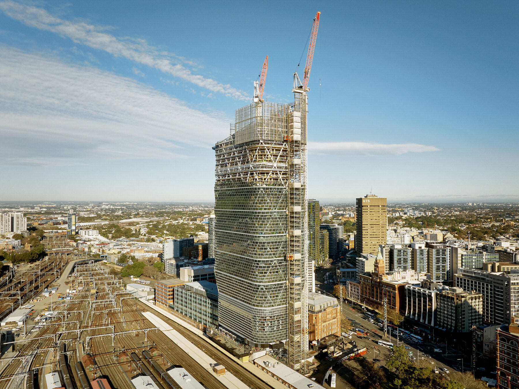atlassian-shop-worlds-tallest-timber-tower-sydney-australia-topping-out-designboom-06a