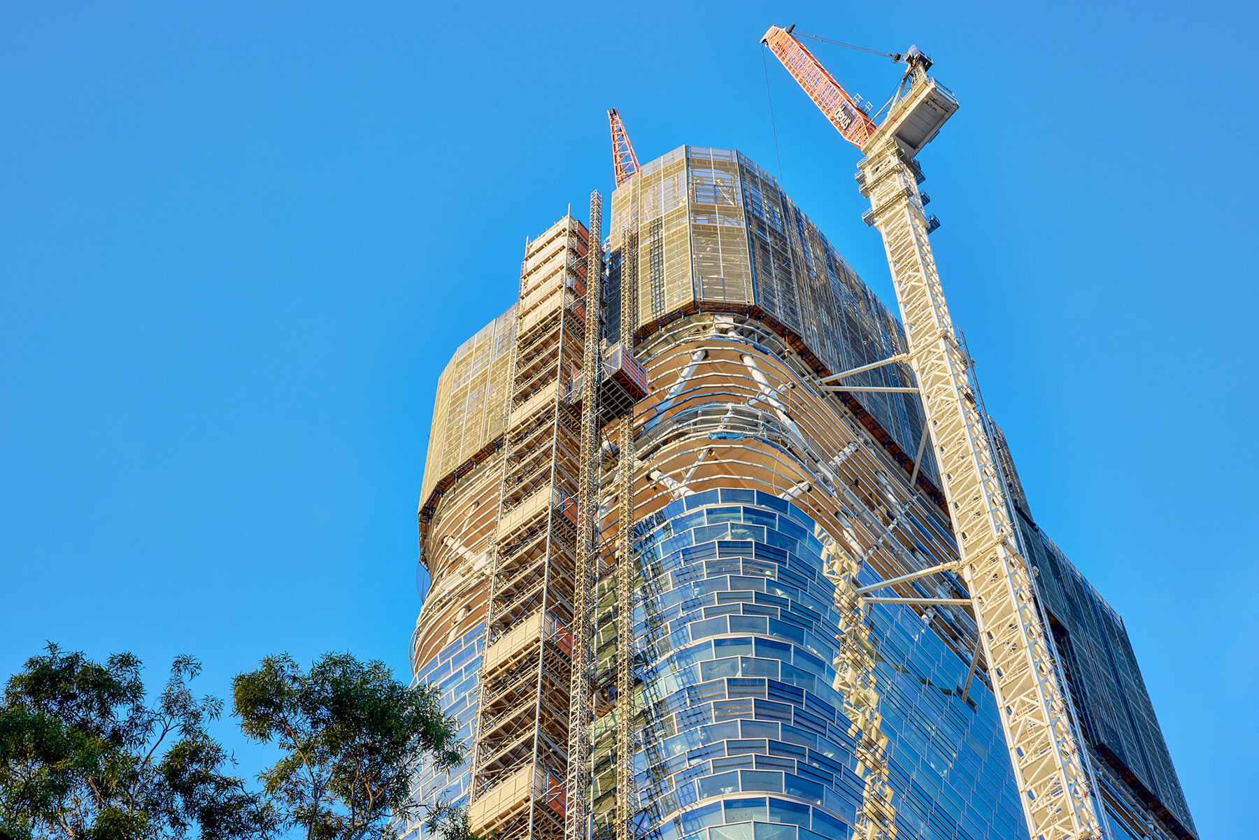 atlassian-shop-worlds-tallest-timber-tower-sydney-australia-topping-out-designboom-08a