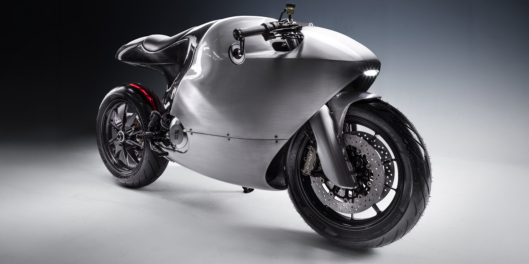 bandit9-ducati-821-hand-brushed-aluminum-carbon-fiber-designboom-1800-2