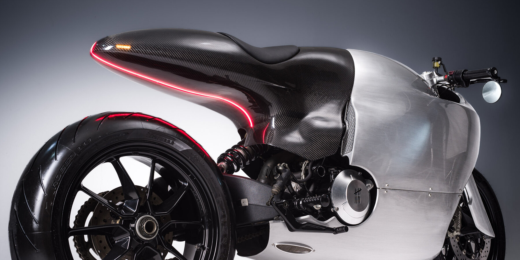 bandit9-ducati-821-hand-brushed-aluminum-carbon-fiber-designboom-1800-3