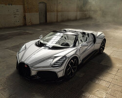 bugatti hand-paints digital linework across W16 mistral 'blanc éternel'