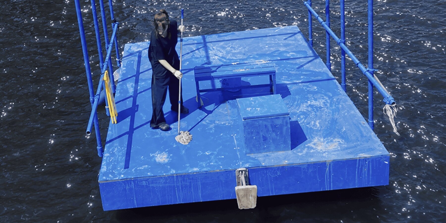 caution-wet-floor-performance-floating-platform-lara-lussheimer-insola-berlin-designboom-1800-1