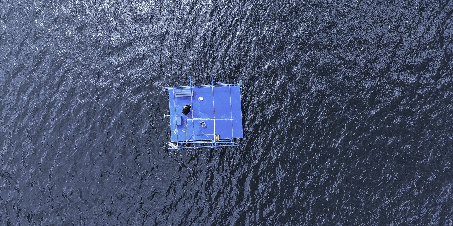 caution-wet-floor-performance-floating-platform-lara-lussheimer-insola-berlin-designboom-1800-3