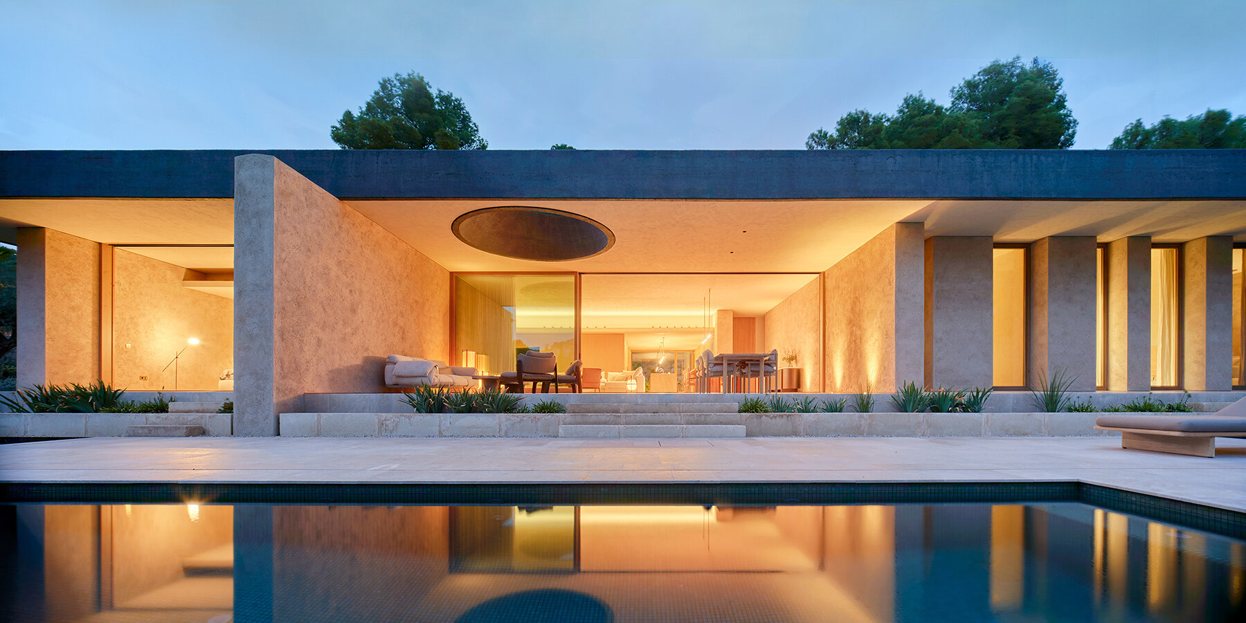 circular-roof-opening-casa-oculo-ohlab-palma-designboom-1800-3