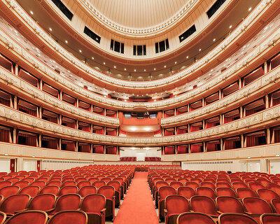 franck bohbot captures the vienna state opera before the curtain rises