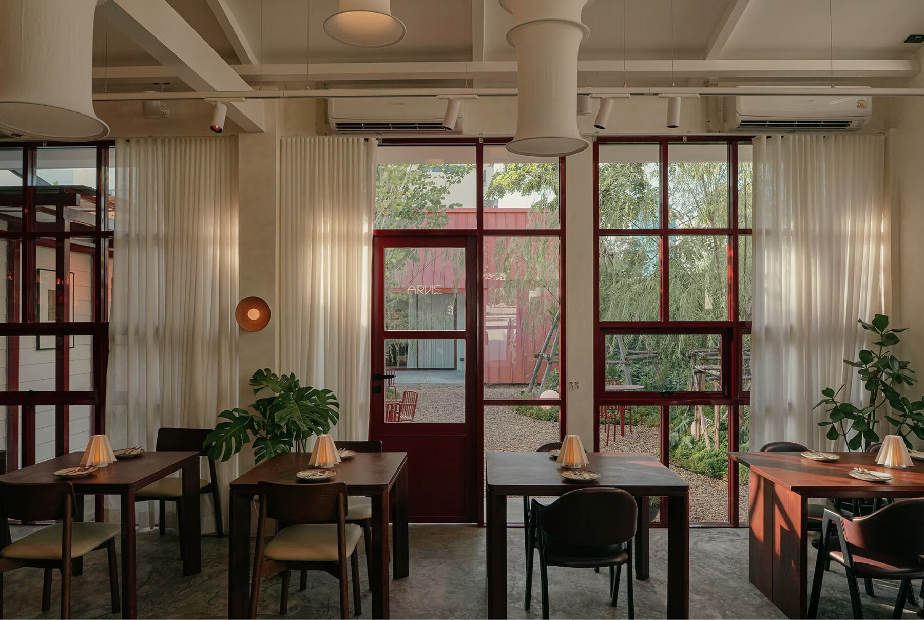 glowing-lanterns-recycled-brick-arvie-bangkok-restaurant-pachapasa-studio-designboom-1800-3