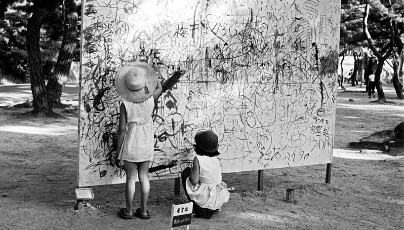 tearing paper and wrestling mud, gutai played with creative freedom in postwar japan - 3
