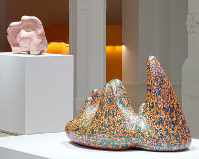 ken price's otherworldly ceramic sculptures turn norway's PoMo museum into an alien terrain