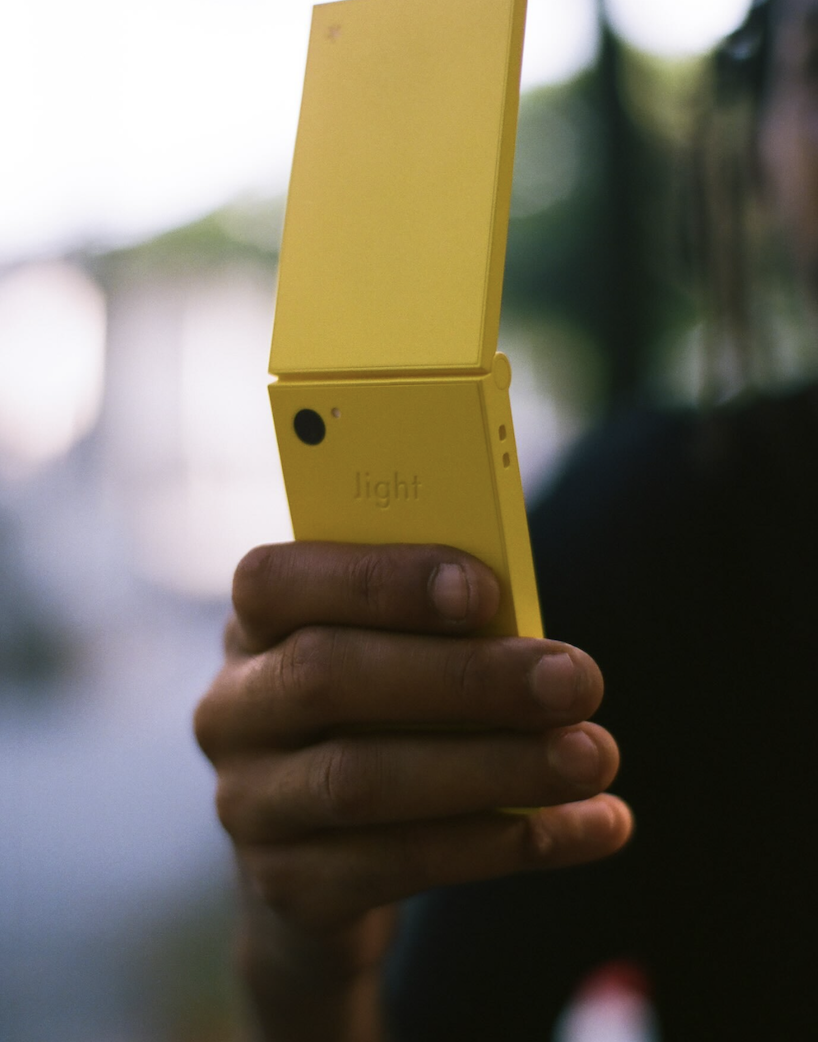 light’s nostalgic flip phone is ‘designed to be used as little as possible’ - 4