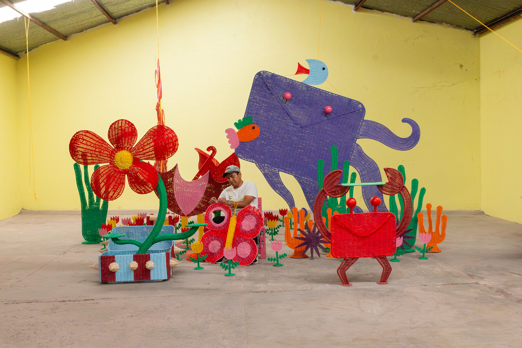 mestiz-vibrant-world-flowers-curious-creatures-hermes-windows-mexico-designboom-large01