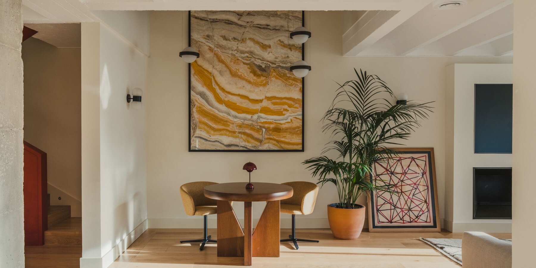 red-microcement-onyx-marble-brutalist-barcelona-duplex-lobb-studio-designboom-1800-2