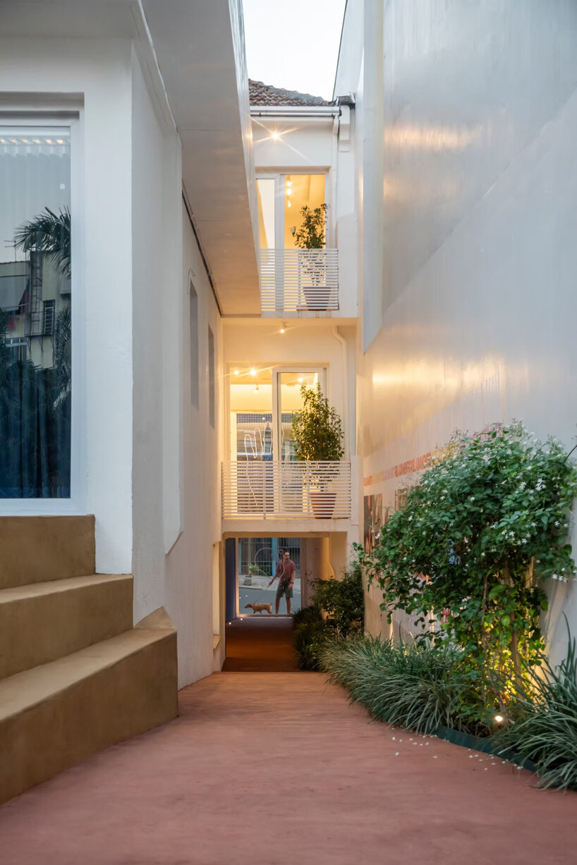 exposed brick and blue metal transform a 1930s brazilian house into a cultural art hub - 8