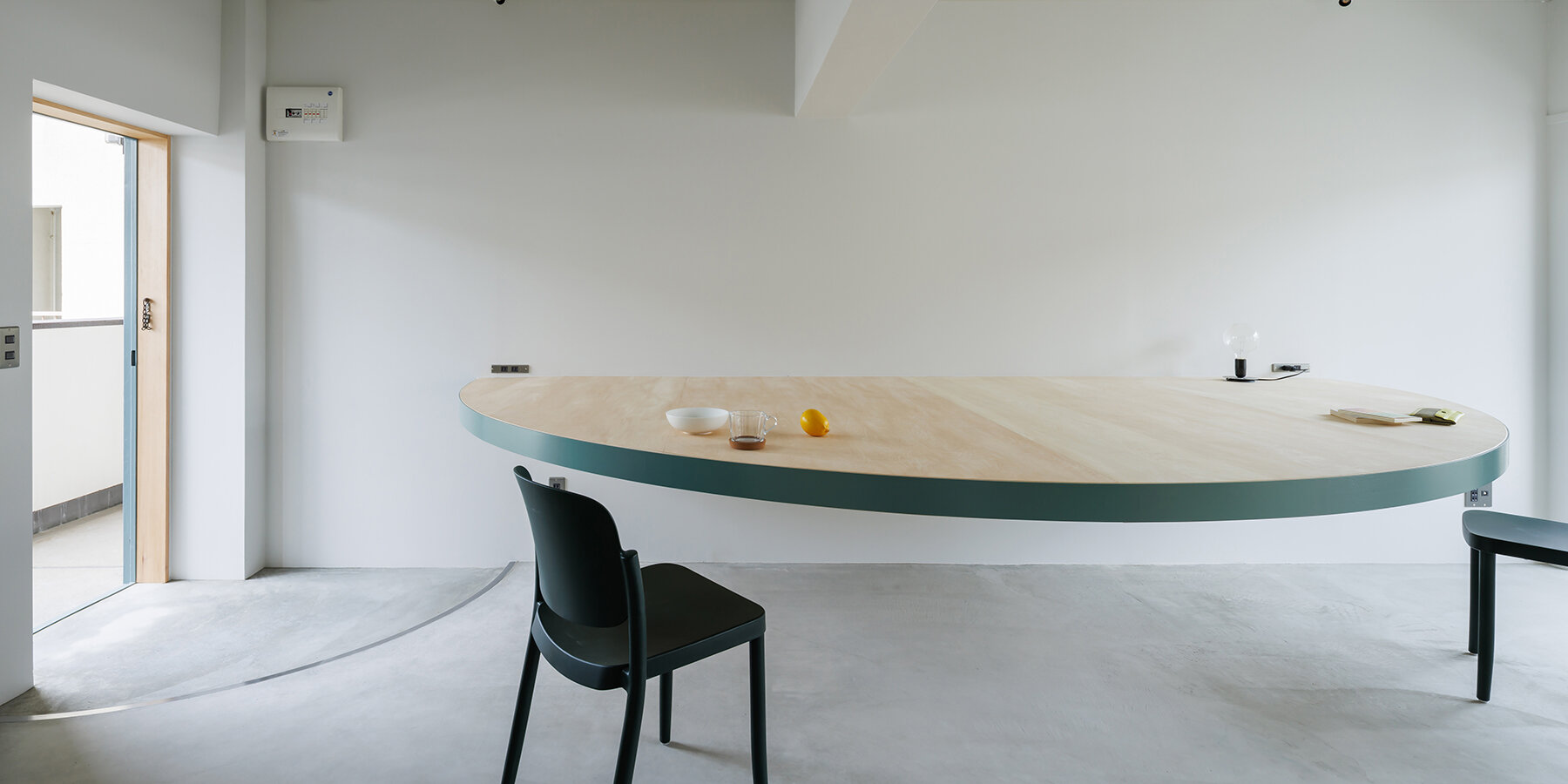 tato-architects-yo-shimada-large-semicircular-table-kyoto-living-space-designboom-1800-2