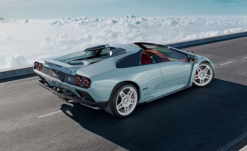 eccentrica removes the roof from the lamborghini diablo for its V12 roadster - 3