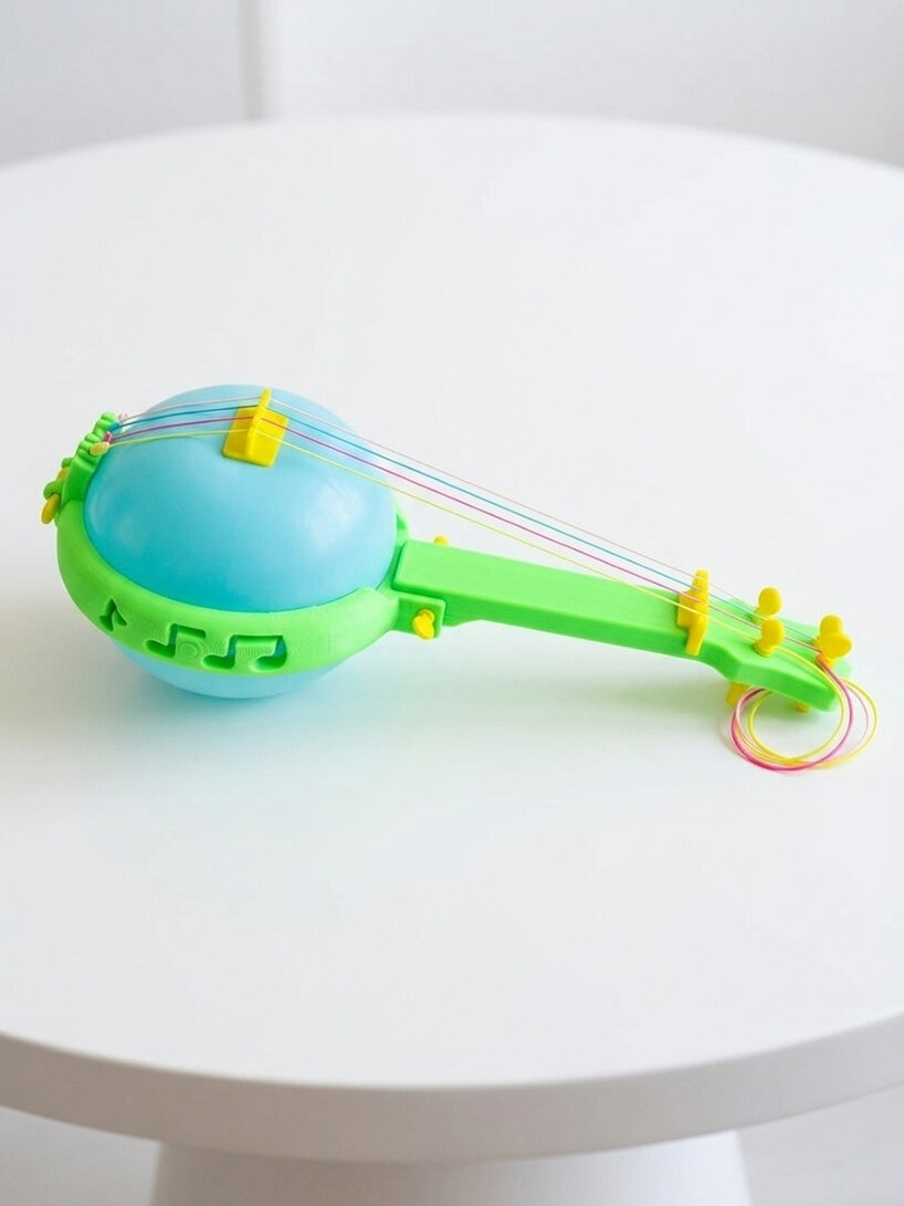 3D printed banjo uses party balloon as its sound box to explore how air changes the tone - 2