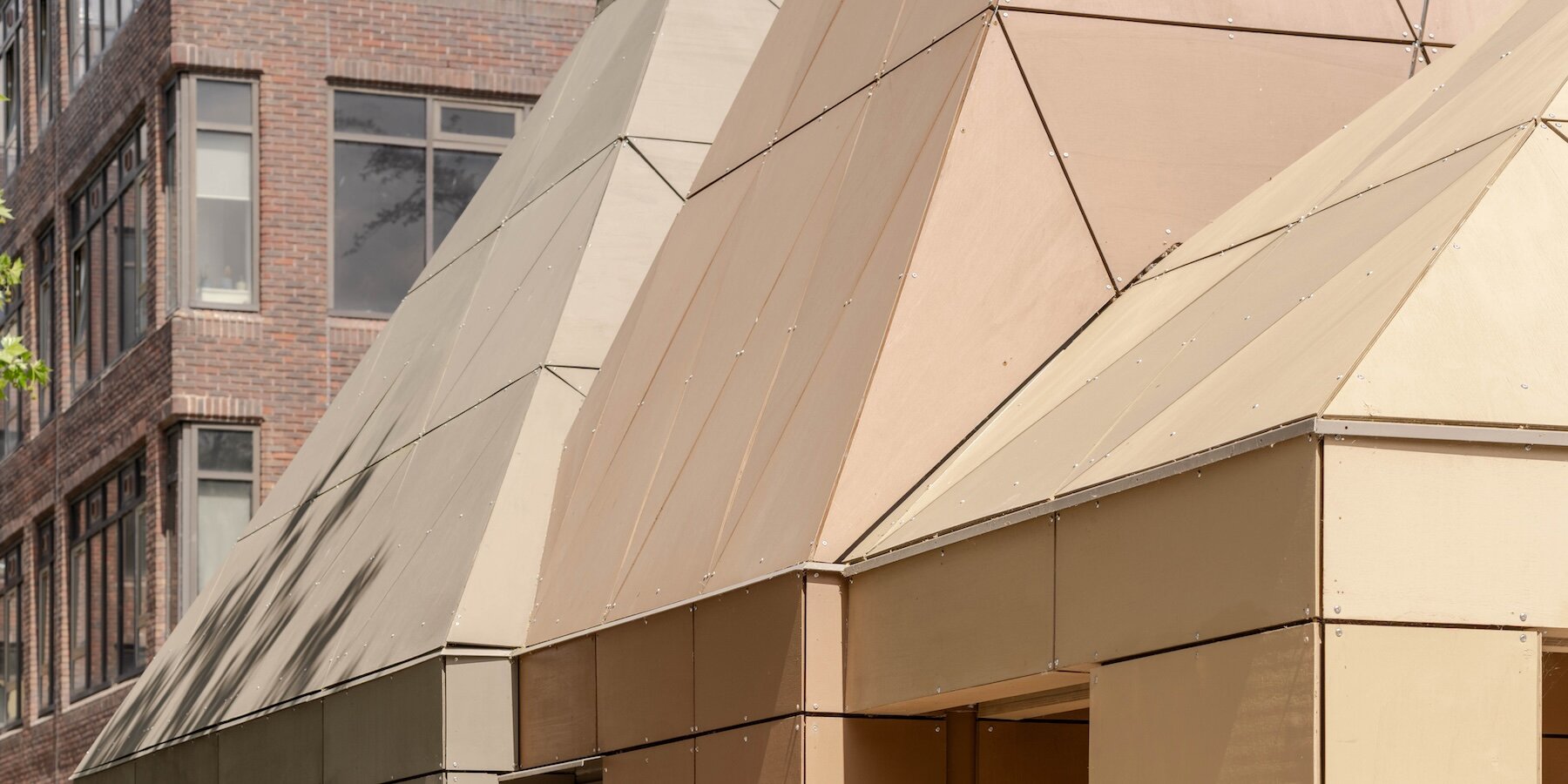 burgess-architects-feltham-green-cabin-london-designboom-1800-3